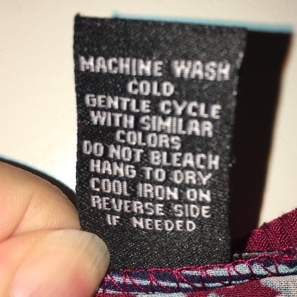 ♦️BNC♦️Burgundy Elephant Top - Picture 3 of 4